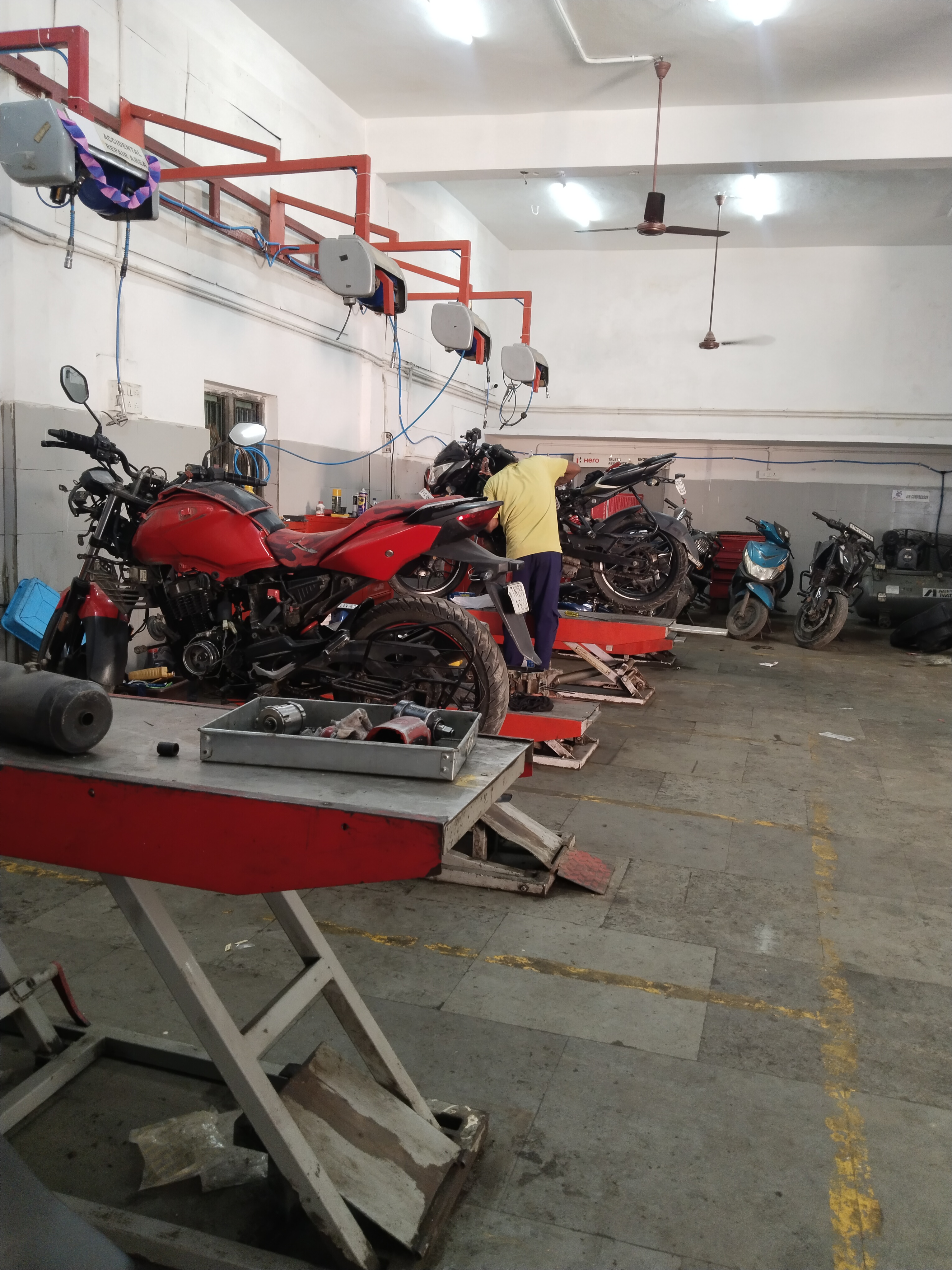 Multi-brand bike service workshop